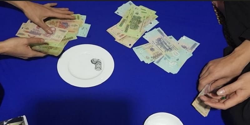 Cách chơi xóc đĩa ngoài đời tổng quan nguồn gốc